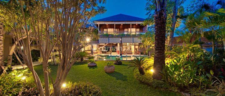 Nice Location!! Luxury Villa 6 Bedrooms at Seminyak, 3 mins to Beach and KUDETA 1