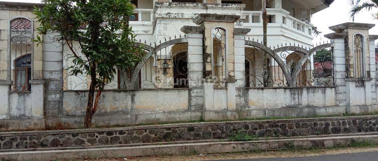 Rumah Sangat Mewah Besar Strategis Semarang Selatan ada Kolam Renang 1