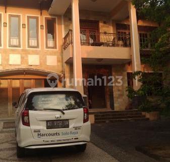 Villa Mewah Dengan Kolam Renang, View Gunung Lawu 1