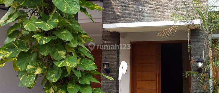 Rumah di menteng dalam cluster taman amir hamzah 1