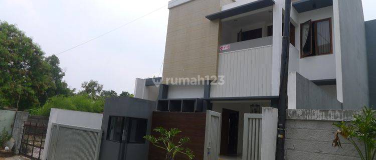 Rumah mewah di lokasi tenang &amp; strategis Jl Poncol Lestari Lebak Bulus 1