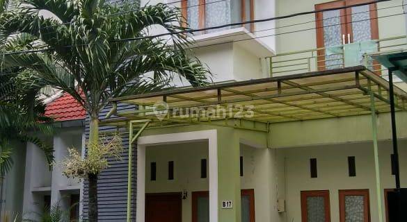 Rumah Bagus 2 Lantai Lokasi di Solo Baru 1