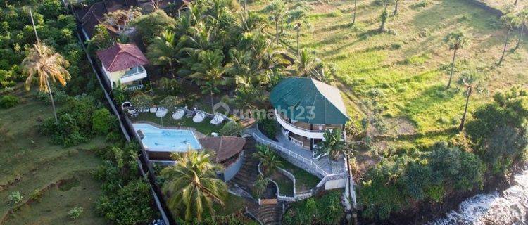 Beautiful Beachfront Villa With Spacious Land In Karangasem Vl2053 1