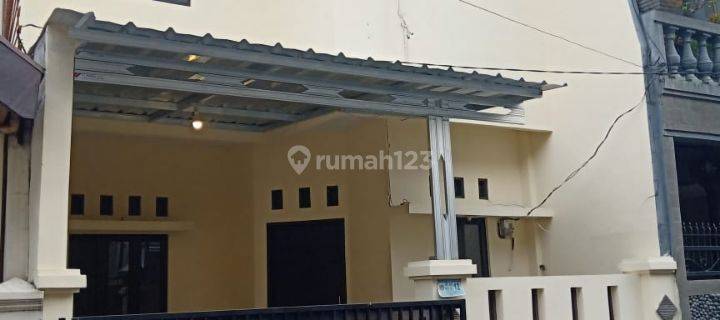 Rumah bagus di lingkungan komplek lokasi belakang tiptop rawamangun 1