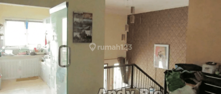 Rumah Bagus tingkat 2.5 lantai siap pakai di Perumahan Graha Candi Golf, Semarang 1