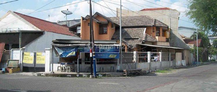 Rumah di Kutisari Indah Utara, Strategis, Hoek/Pojokan, Row Jalan Depan Lebar + Paving, Bisa untuk Rumah Kost / Usaha, Siap Huni 1