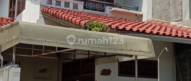 Rumah bagus, di daerah Brumbungan Tengah Kota Semarang (1327) 1