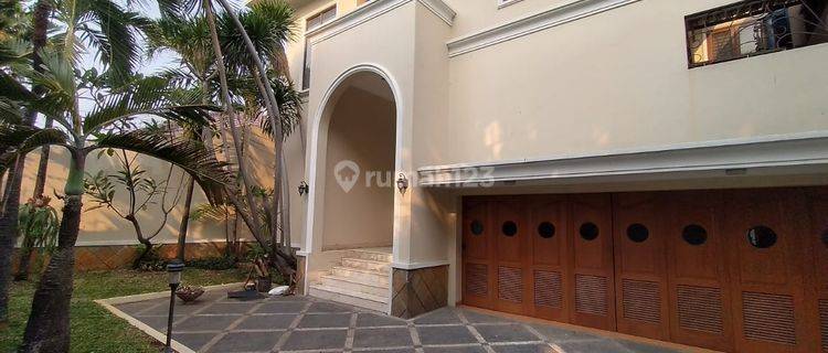 Rumah Bagus Classic Siap Huni Area Kemang 1