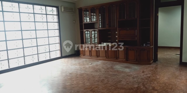 STRATEGIC HOUSE FOR OFFICE AND LIVING 1