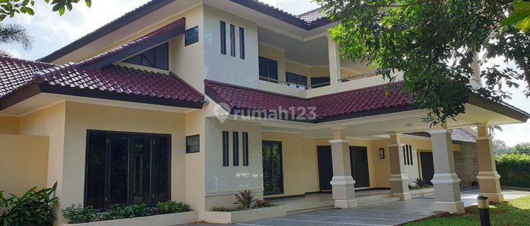 Rumah Nan asri n nyaman, penuh dengan pepohonan 1