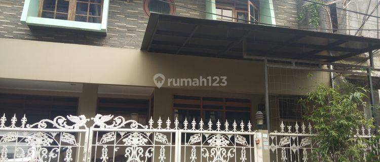 Rumah dua lantai, di Jl. Tawakal,  Grogol, Jakarta Barat 1