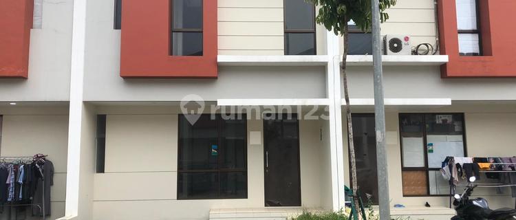 Minimalist House in a Cluster at Graha Raya Bintaro 1