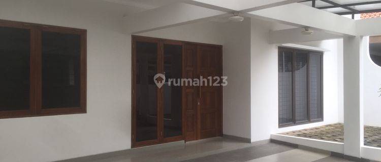 RUMAH STRATEGIS DAN FULL FURNISH 1