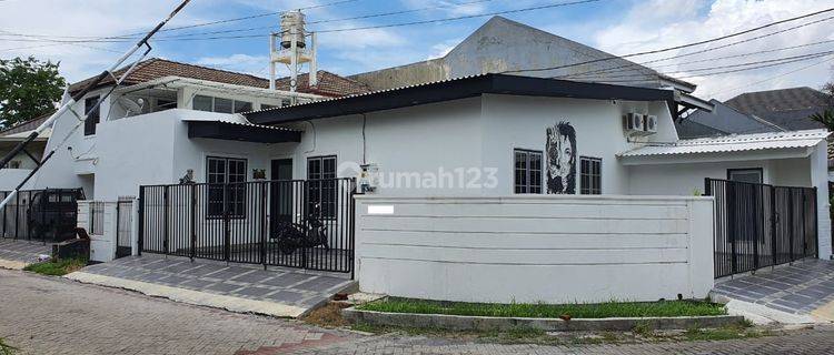 Rumah Usaha Studio Foto Nginden Intan Timur, Hook Strategis, Furnish 1,5 Lantai 1