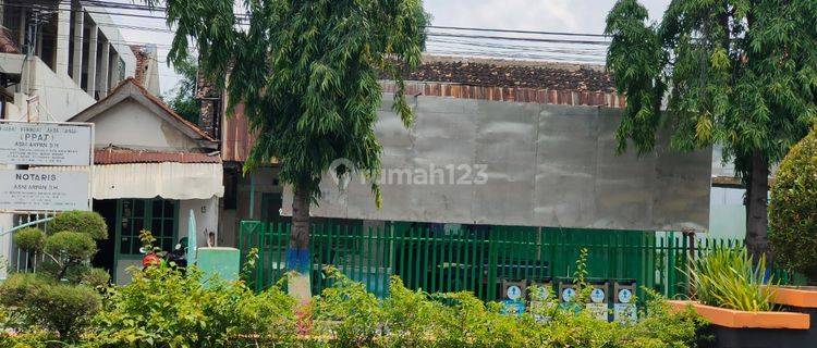 Rumah luas dan strategis dekat SMAN 1 Madiun 1