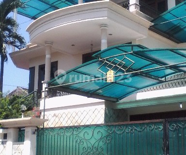 Luxury house in the Candi area, Sisingamangaraja. 1
