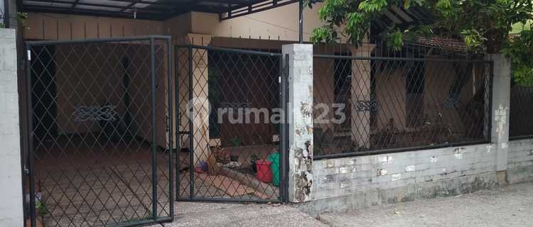 Spacious House Near Toll Road Access ((mm)mamiek) in Jatimakmur, Bekasi (mm) 1