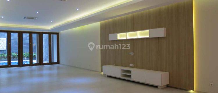 Rumah Menteng prime, with pool 1