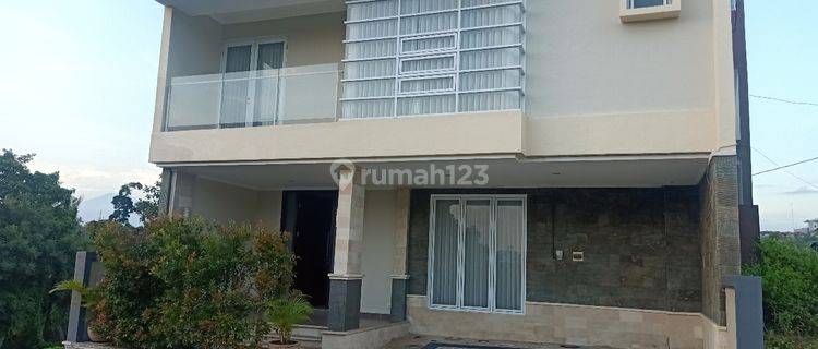 Rumah 2 lantai Minimalis suasana romantis  dekat dalam Tabanan 1