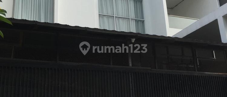 Minimalist House in East Pluit 1