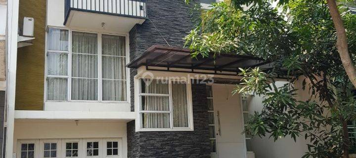 rumah cantik 3lantai siap huni di grand wisata 1