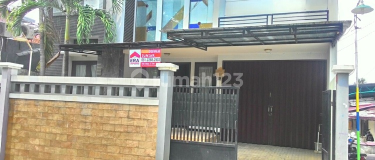 House near public facilities. 1