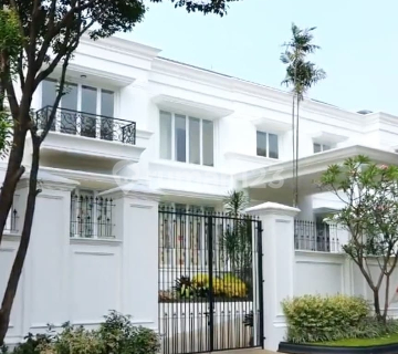 Luxury House with Classic Modern Design 1