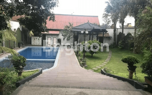 ELEGAN DAN NYAMAN, HUNIAN 2 LANTAI FULL FURNISHED (TERSEDIA SWIMMING POOL, HEATER, AC, DLL) 1