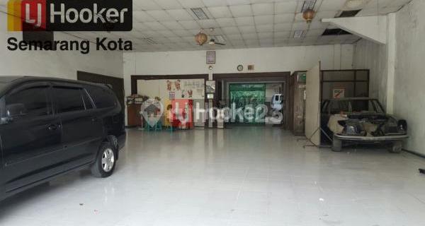 Bangunan usaha di jalan Sriwijaya 1