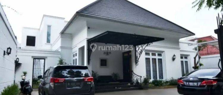 Rumah Mewah Kawasan Elite Menteng Jakarta Pusat 1