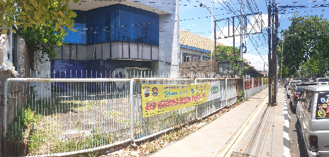 house in the center of the city 1