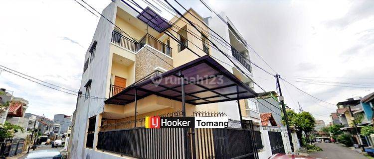 RUMAH Cantik Hook 3 lantai daerah Tomang, Jakarta Barat 1