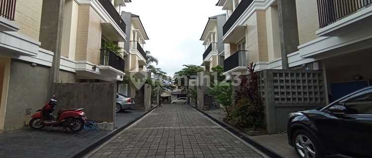 Jual Cepat Townhouse Private Pool Dipejaten Barat Ampera. 1