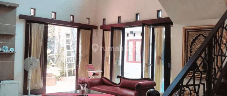 Rumah hook, bagus dan luas  dijual cepat di Taman Duren Sawit Jaktim 1