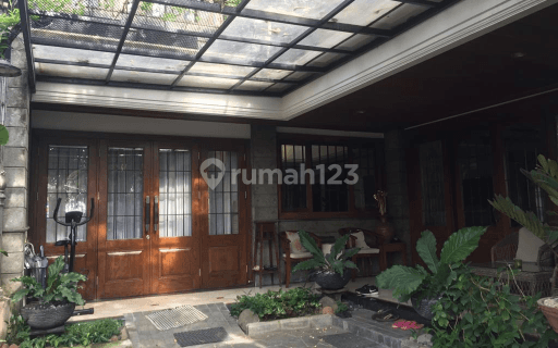 Rumah luas di lahan luas dkt Senayan City dgn harga damai 1