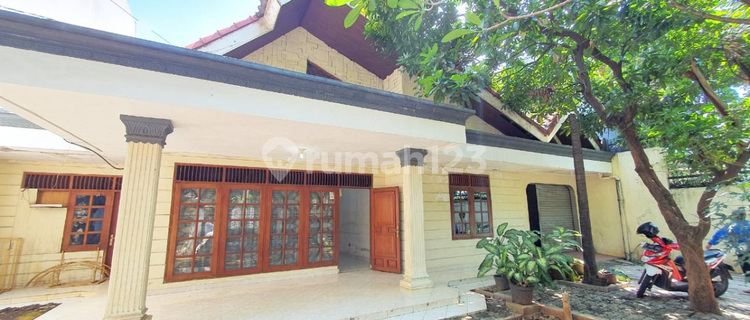 RUMAH DEPAN TAMAN di Jl PANGLIMA POLIM dkt BLOK M, FATMAWATI 1