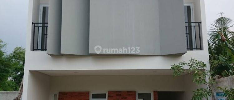 Rumah Adem, Keren, 2 lantai, di bawah harga pasar. Kualitas boleh diadu 1