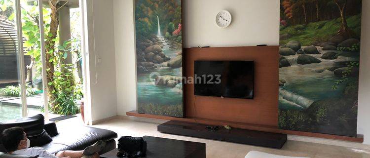 Rumah Furnished Mewah Modern Kawasan Taman Golf Karawaci (LOKASI STRATEGIS) 1