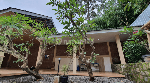 Rumah Vila Cantik + kebun buah + kolam renang  di Mojogedang Karanganyar 1