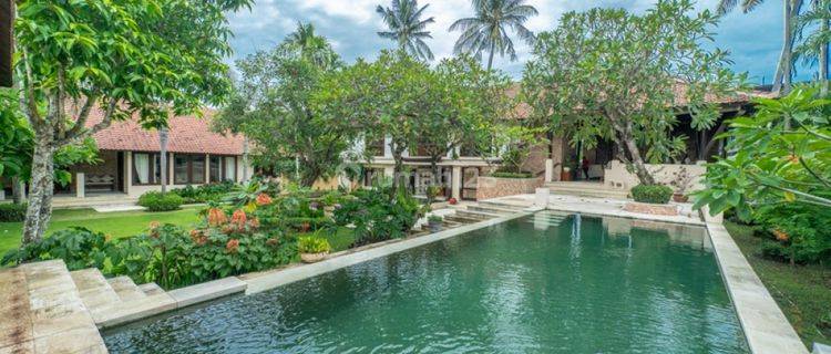 LUXURY SPACIOUS FREEHOLD VILLA NEAR BEACH IN GIANYAR VL1908 1