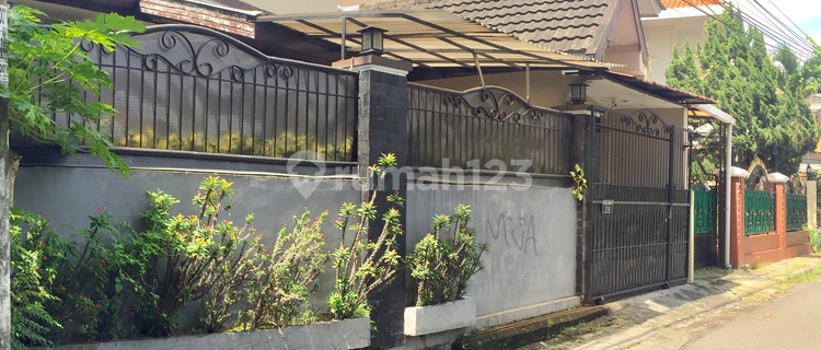 Rumah Cantik Siap Huni Di Timur Mirota Godean, Griya Indah. 1