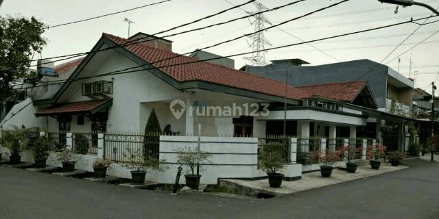 Rumah Lama Luas Bagus terawat. 1