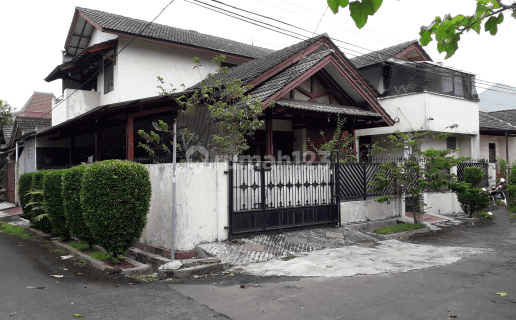 Rumah 2 lantai murah di Pamulang Permai. Tangerang Selatan. Lingkungan nyaman, aman, asri. 1