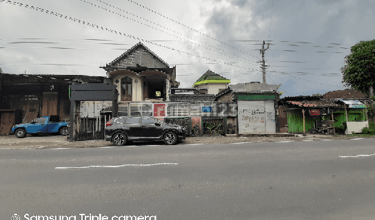 Rumah etnik tepi jalan cocok untuk usaha 1