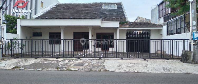 Rumah cocok untuk kantor di jl. Wolter Monginsidi luas tanah 1.600 mt 1