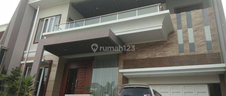 Rumah Mewah di Cluster Elite 1