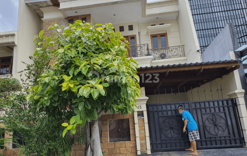 rumah bangunan tipe klasik jarang ada 1