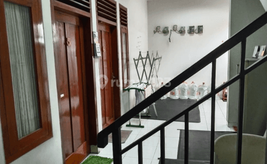 Rumah kost sedang Berjalan 1