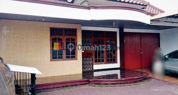 Rumah di Trajutrisno Raya Semarang 1