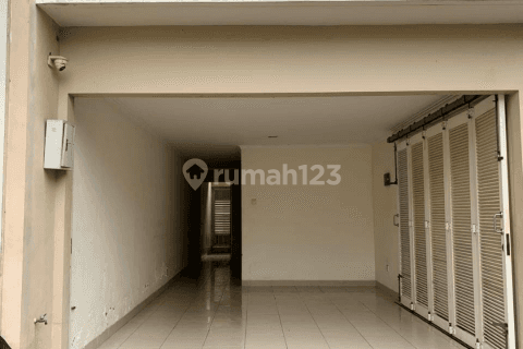rumah split level nya grand wisata 1